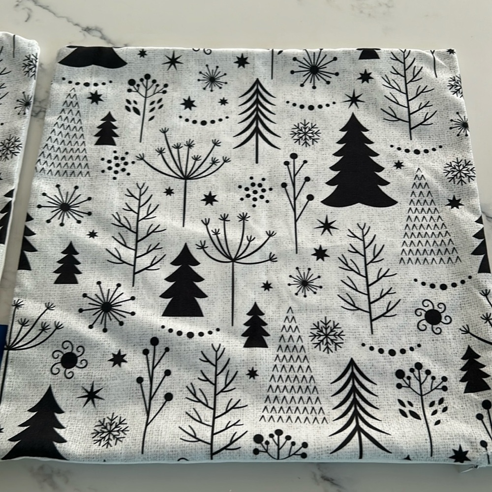 🎄Christmas Pillow Covers. Set of 2
